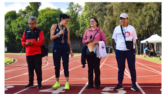Valente Vázquez, Cecilia Arratia, Rosa María Ramírez (Directora del IIUNAM) y Rosa María Flores